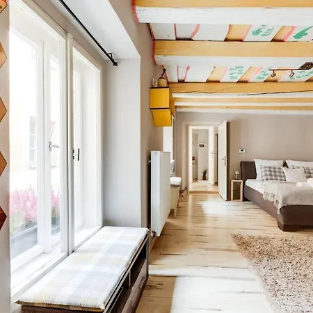 Apartment Old Crooked Beams Near Charles Bridge In